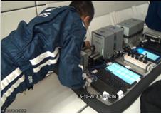 西工大博士生尋文鵬在ZERO-G失重飛機上進行儀器操作 西工大博士生尋文鵬在ZERO-G失重飛機上進行儀器操作