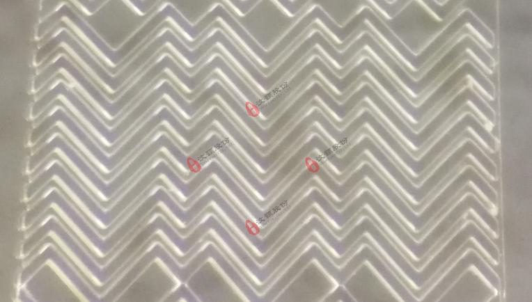 多層SU-8光刻膠模具局部結(jié)構(gòu)放大圖 多層SU-8光刻膠模具局部結(jié)構(gòu)放大圖