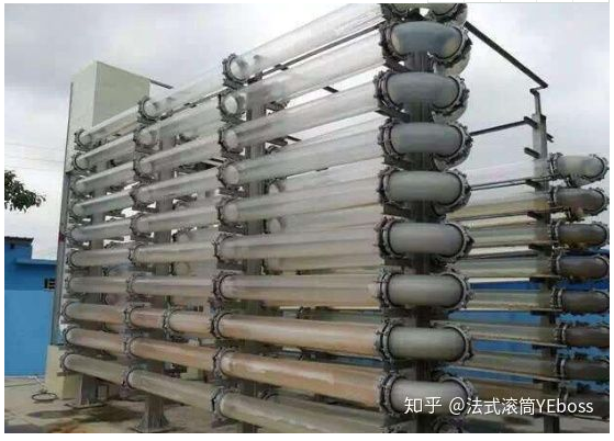 生產中的管道反應器，管道反應器可根據場地需要做成直管，蛇管或者盤管